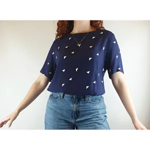Alpha 60 pre-owned navy tee shirt style top with cute white triangle print size S (best fits 10)