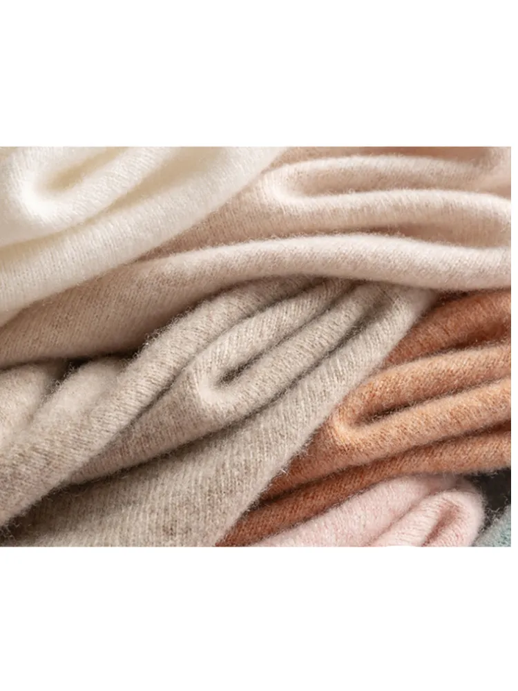 Belle - Lightweight Turtleneck Sweater for Women
