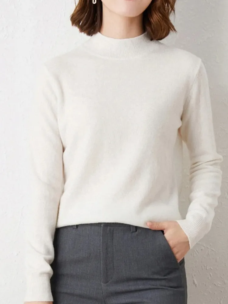 Belle - Lightweight Turtleneck Sweater for Women