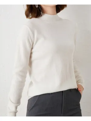 Belle - Lightweight Turtleneck Sweater for Women