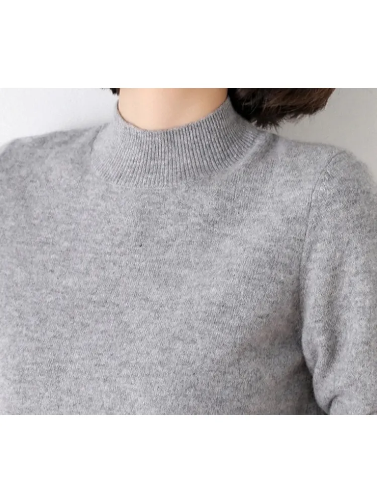 Belle - Lightweight Turtleneck Sweater for Women