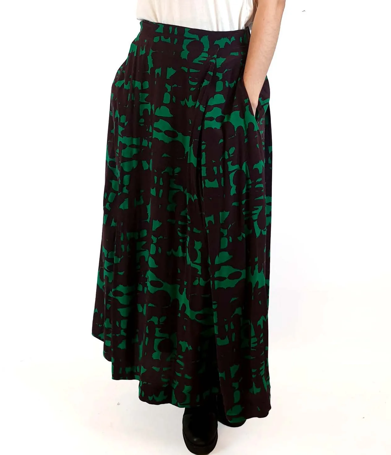 Elk black and green print skirt size 10