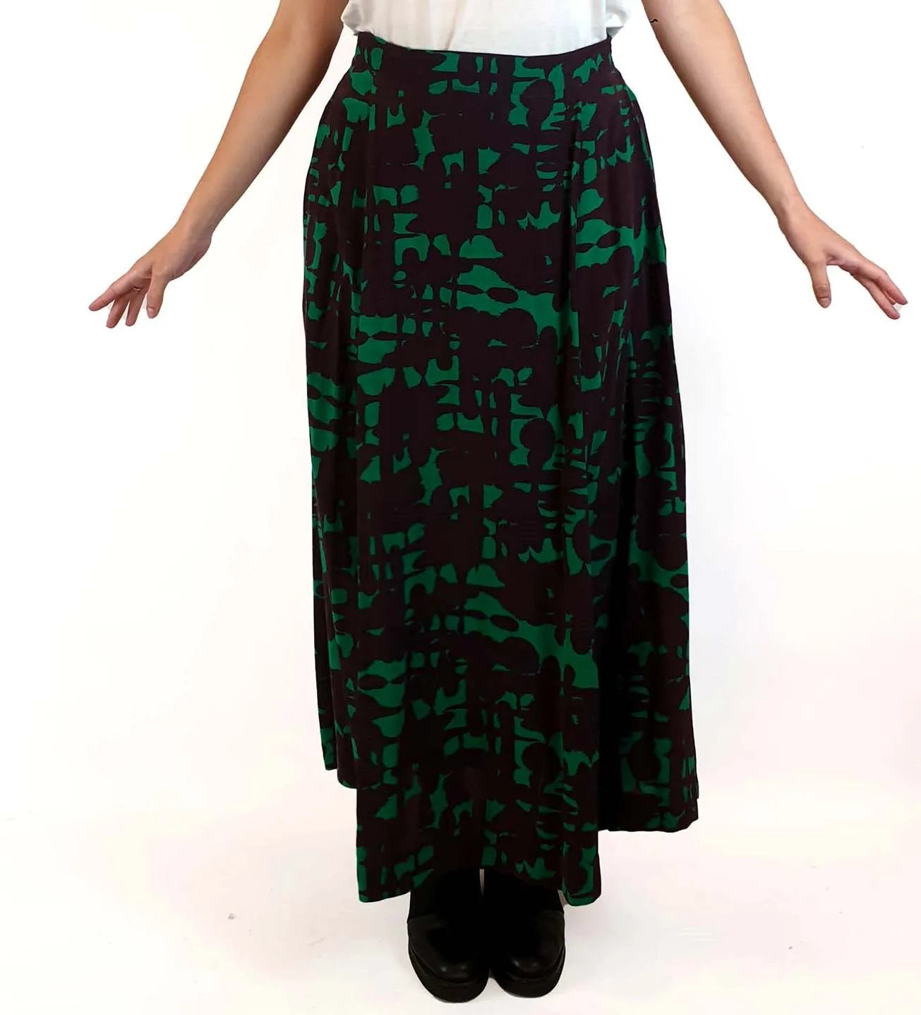 Elk black and green print skirt size 10