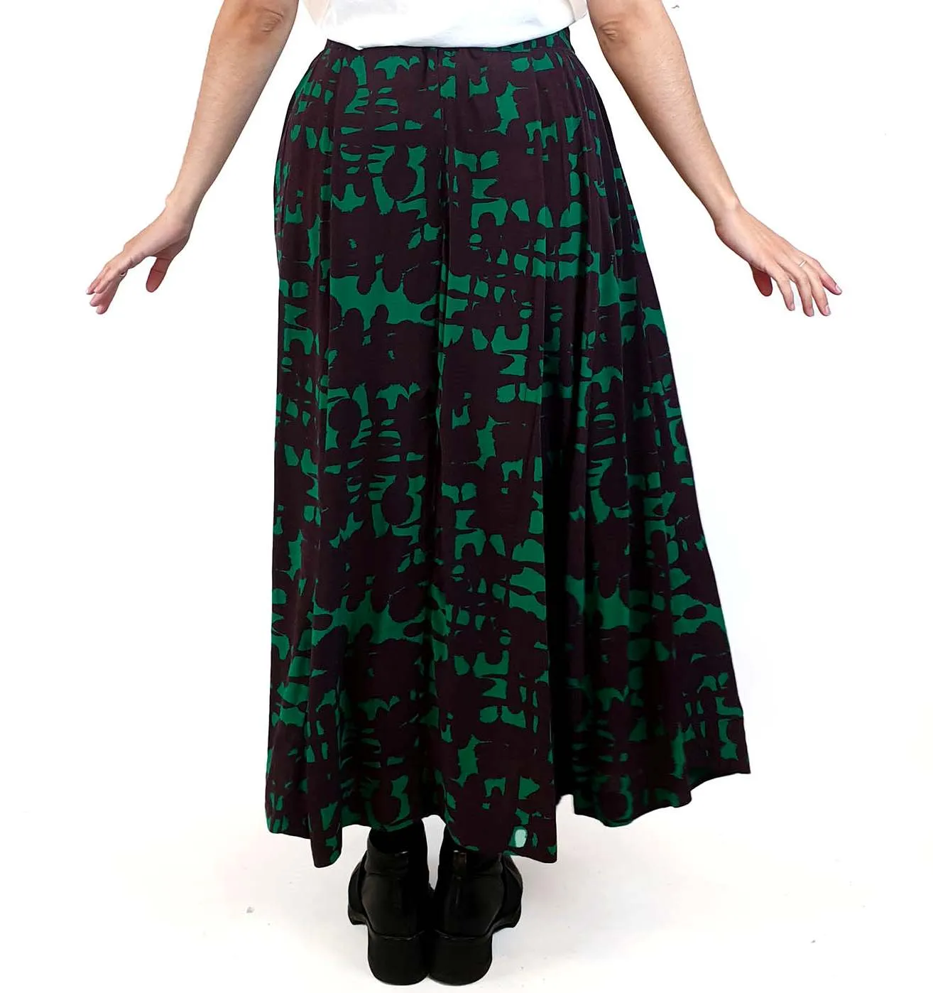 Elk black and green print skirt size 10