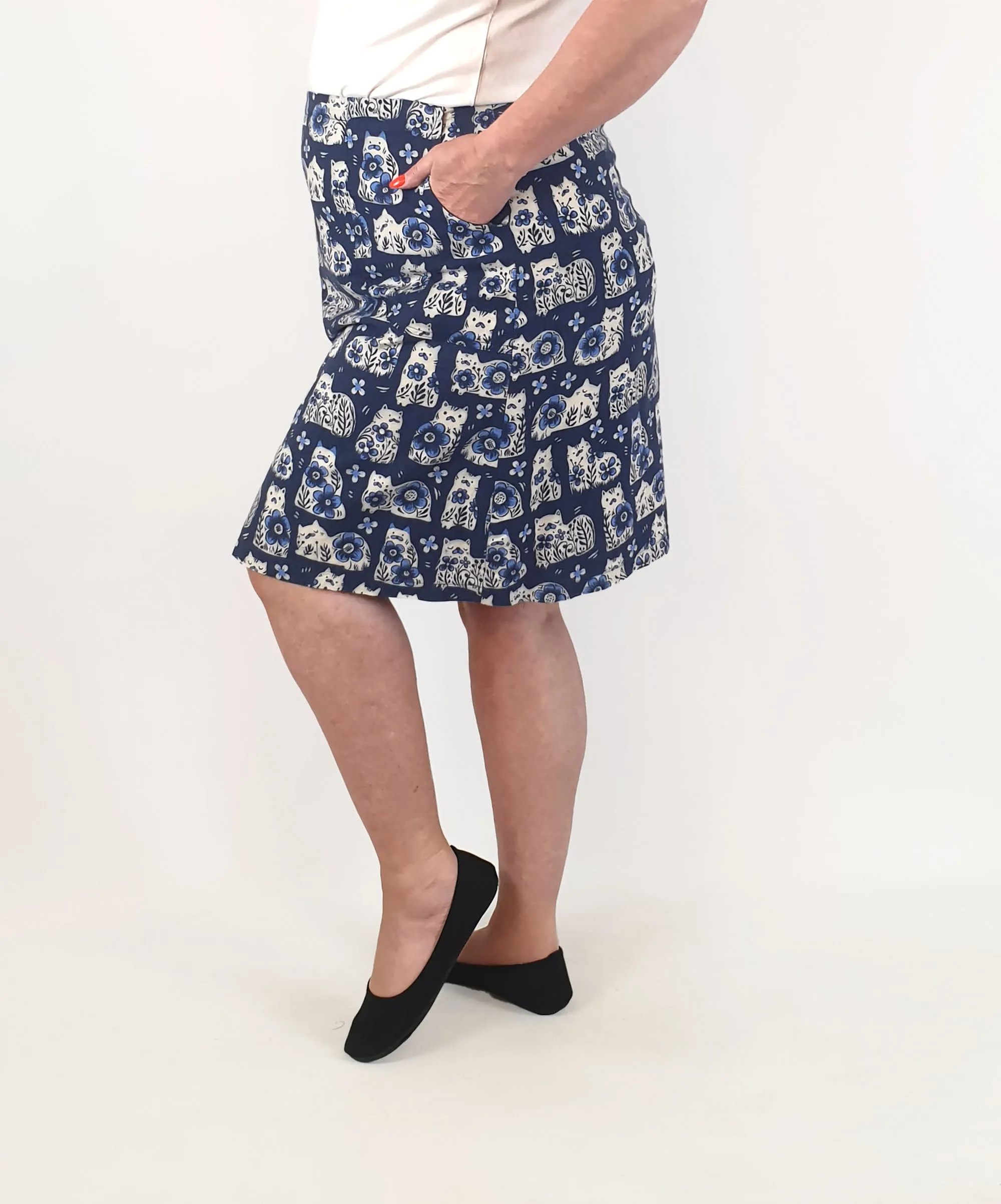 Finki blue cat print skirt size 18 (made in Australia)
