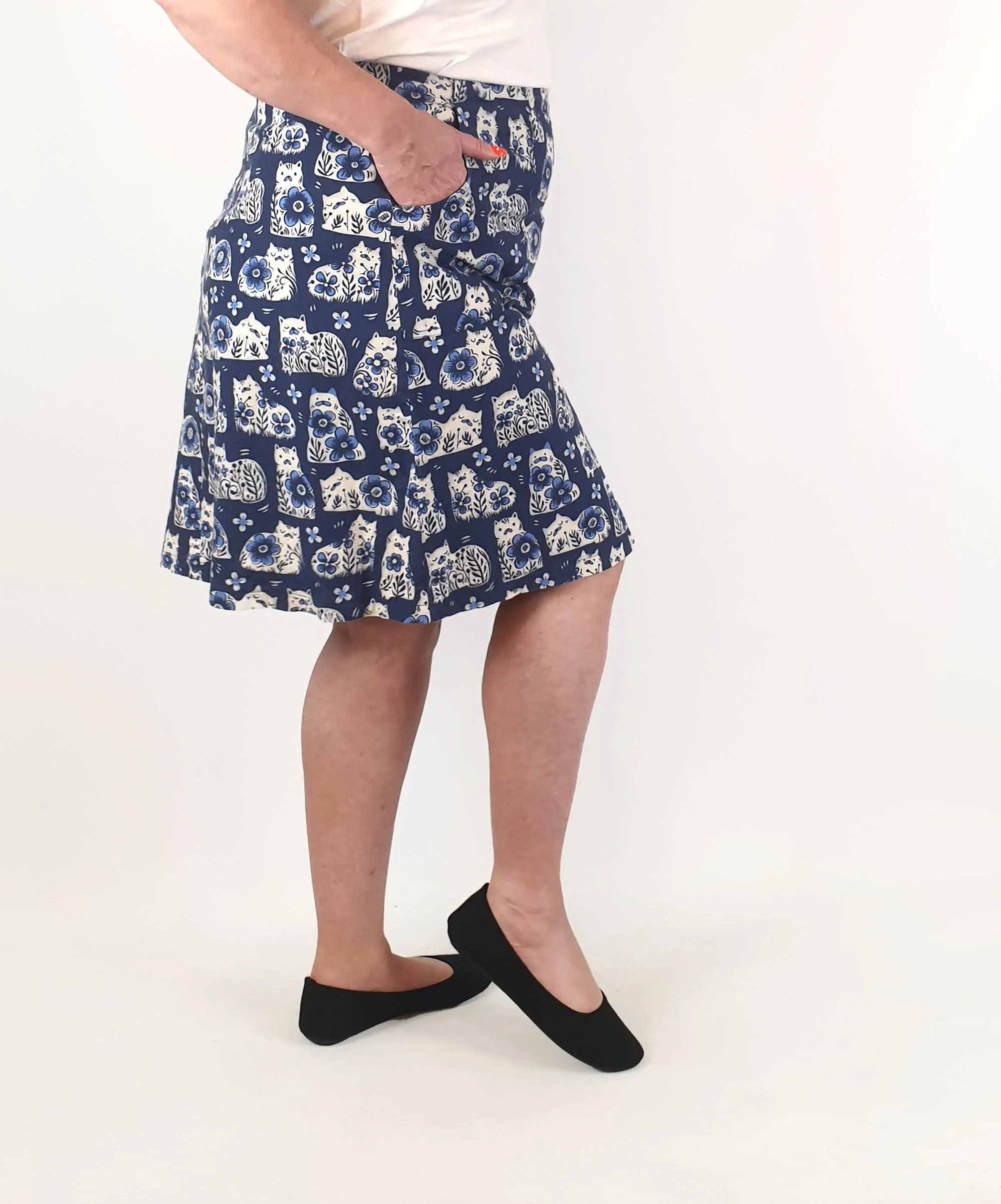 Finki blue cat print skirt size 18 (made in Australia)