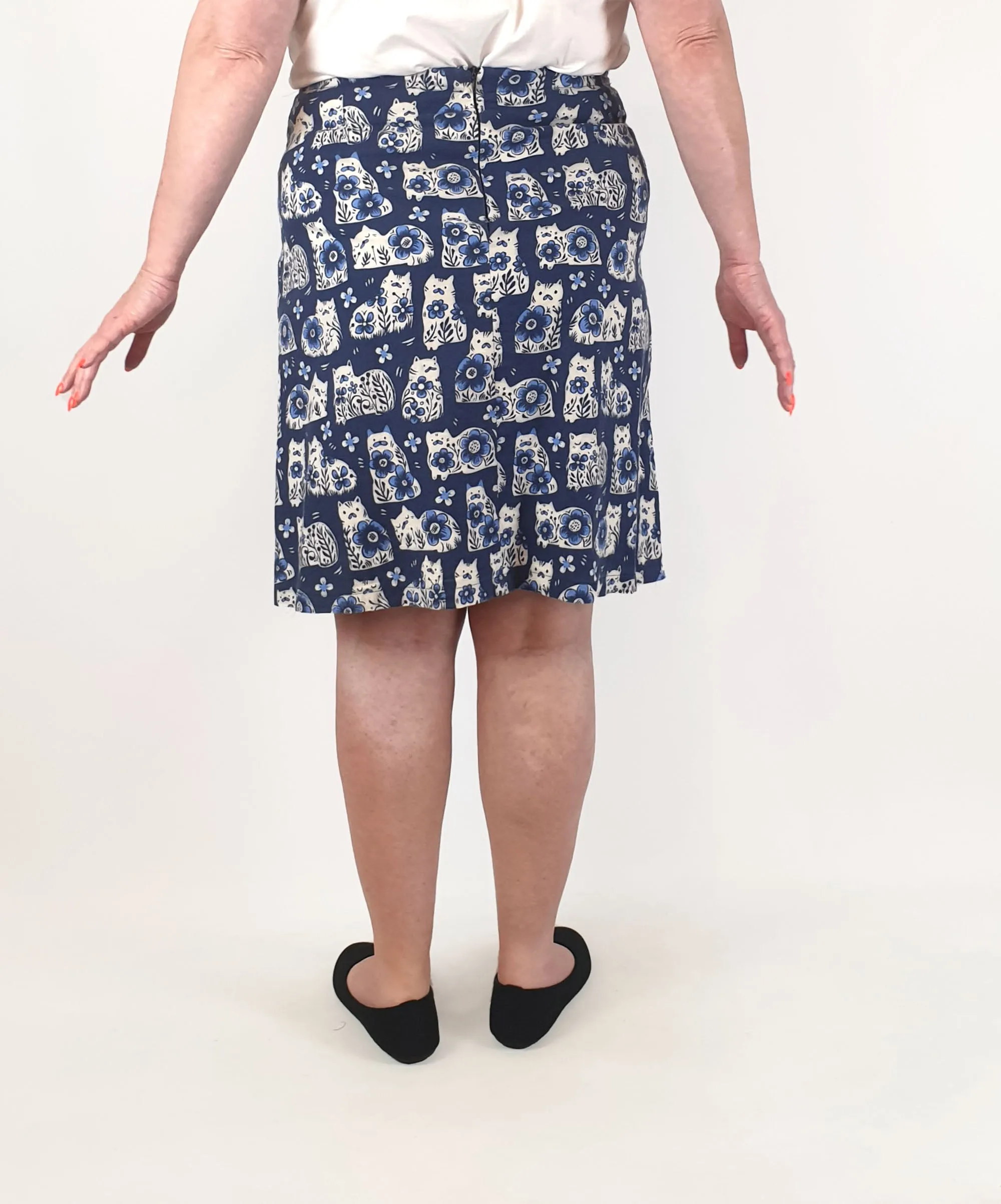 Finki blue cat print skirt size 18 (made in Australia)
