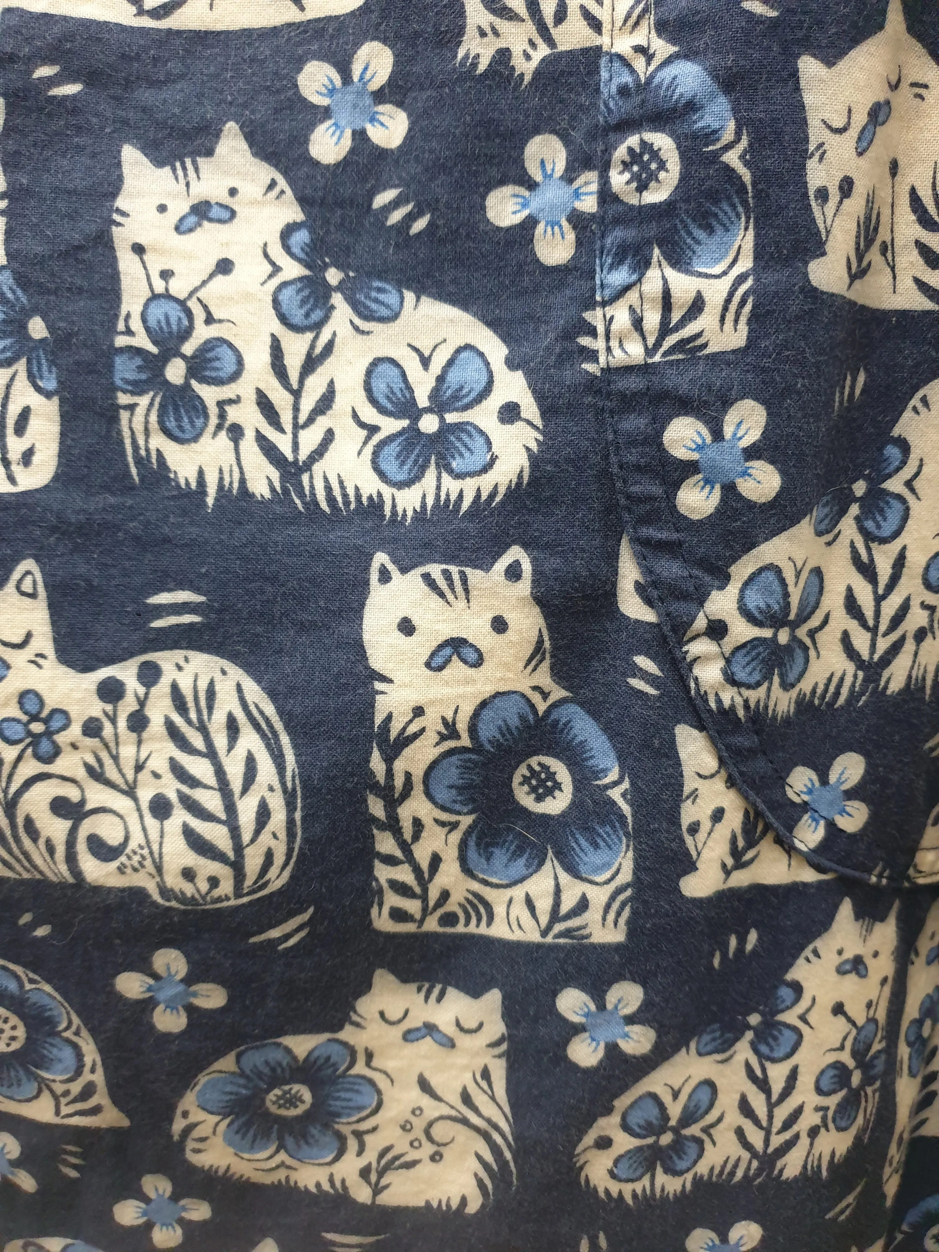 Finki blue cat print skirt size 18 (made in Australia)