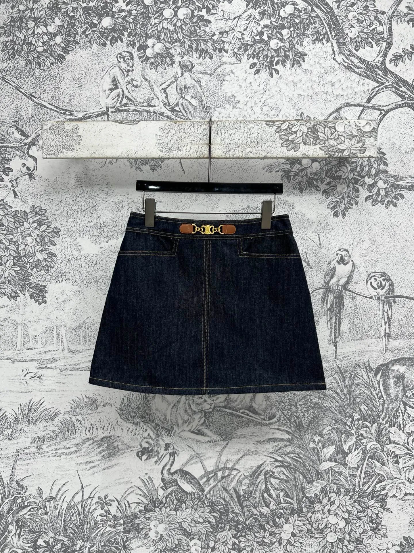Hardware decorated denim short skirt