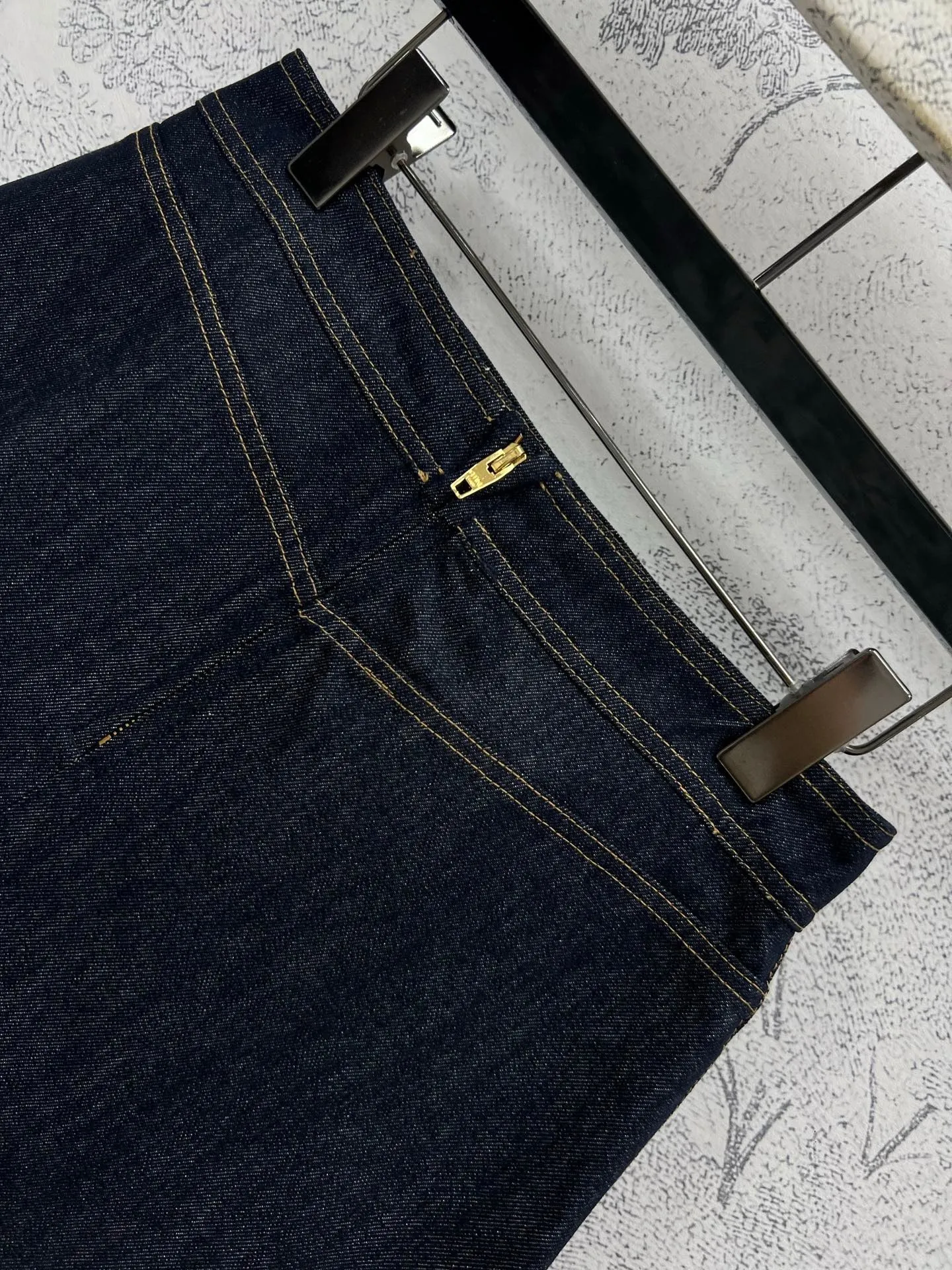 Hardware decorated denim short skirt