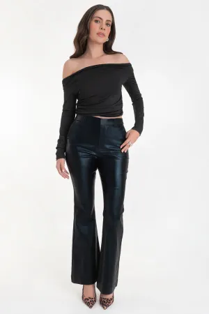 Pantalón ajustado fit flare de efecto piel cintura media