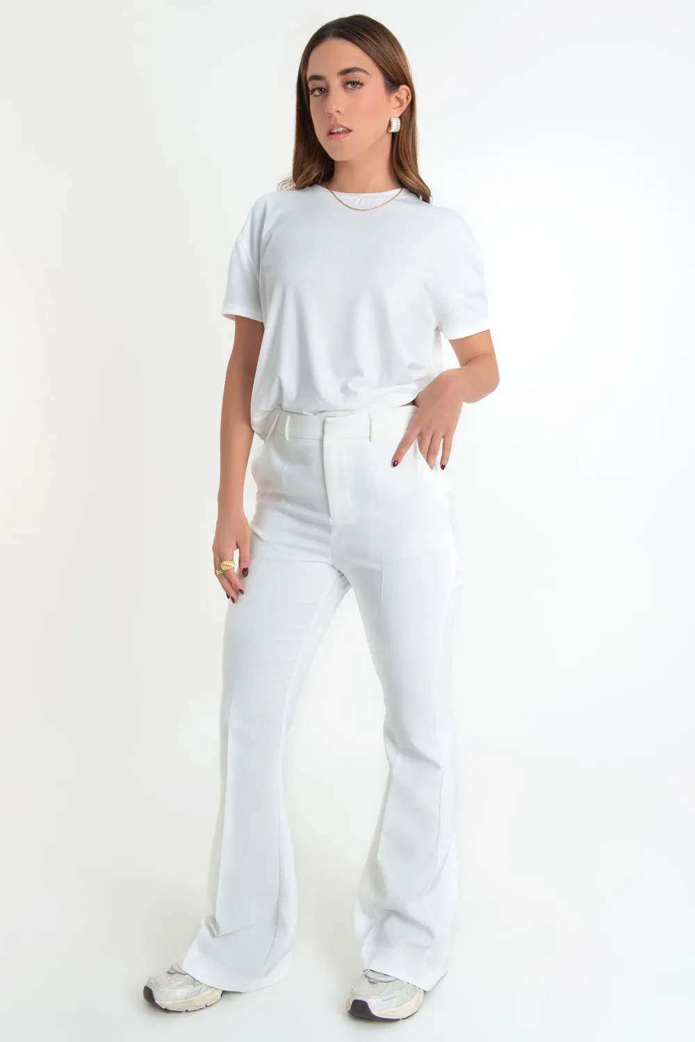 Pantalón ajustado flare fit con raya
