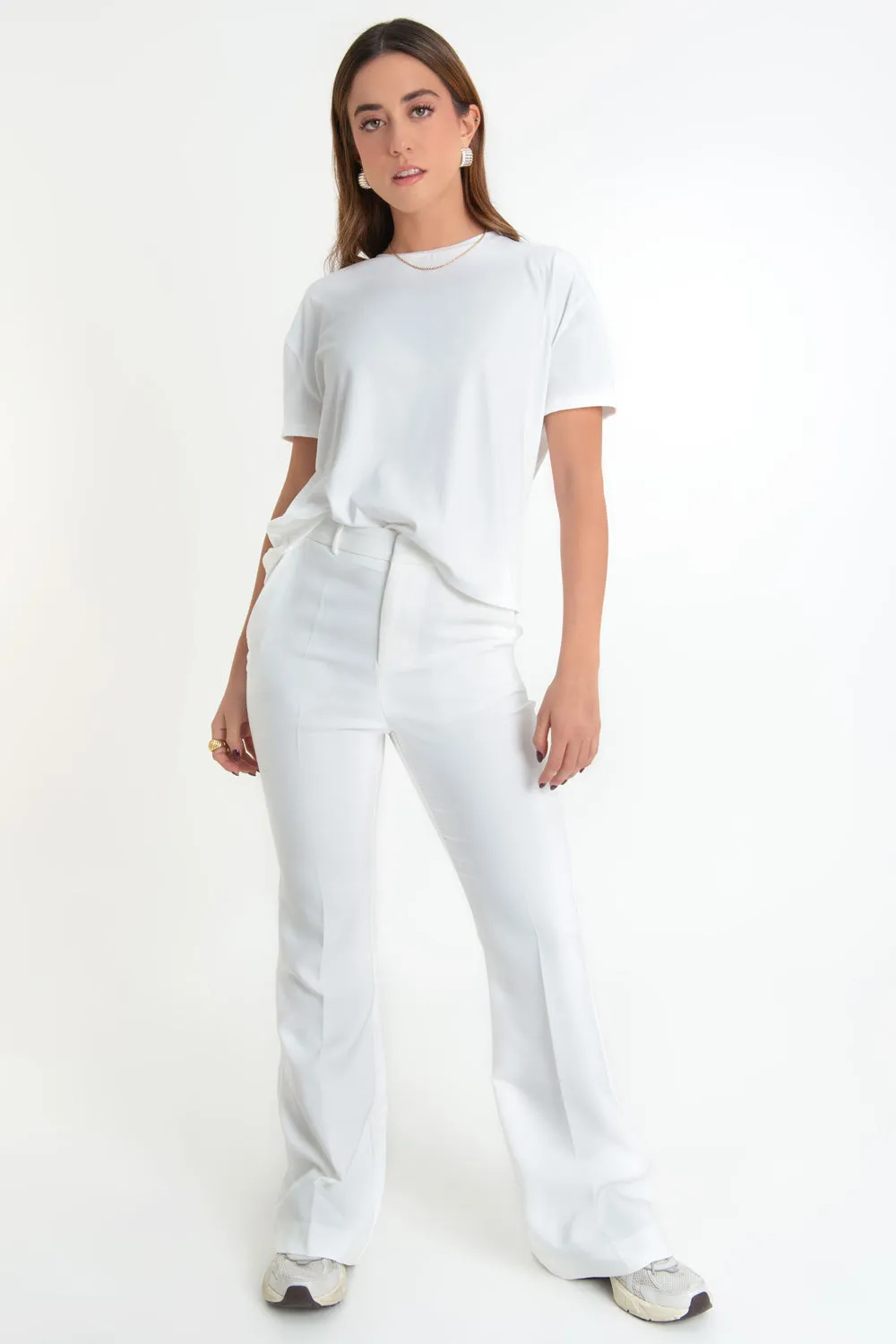 Pantalón ajustado flare fit con raya