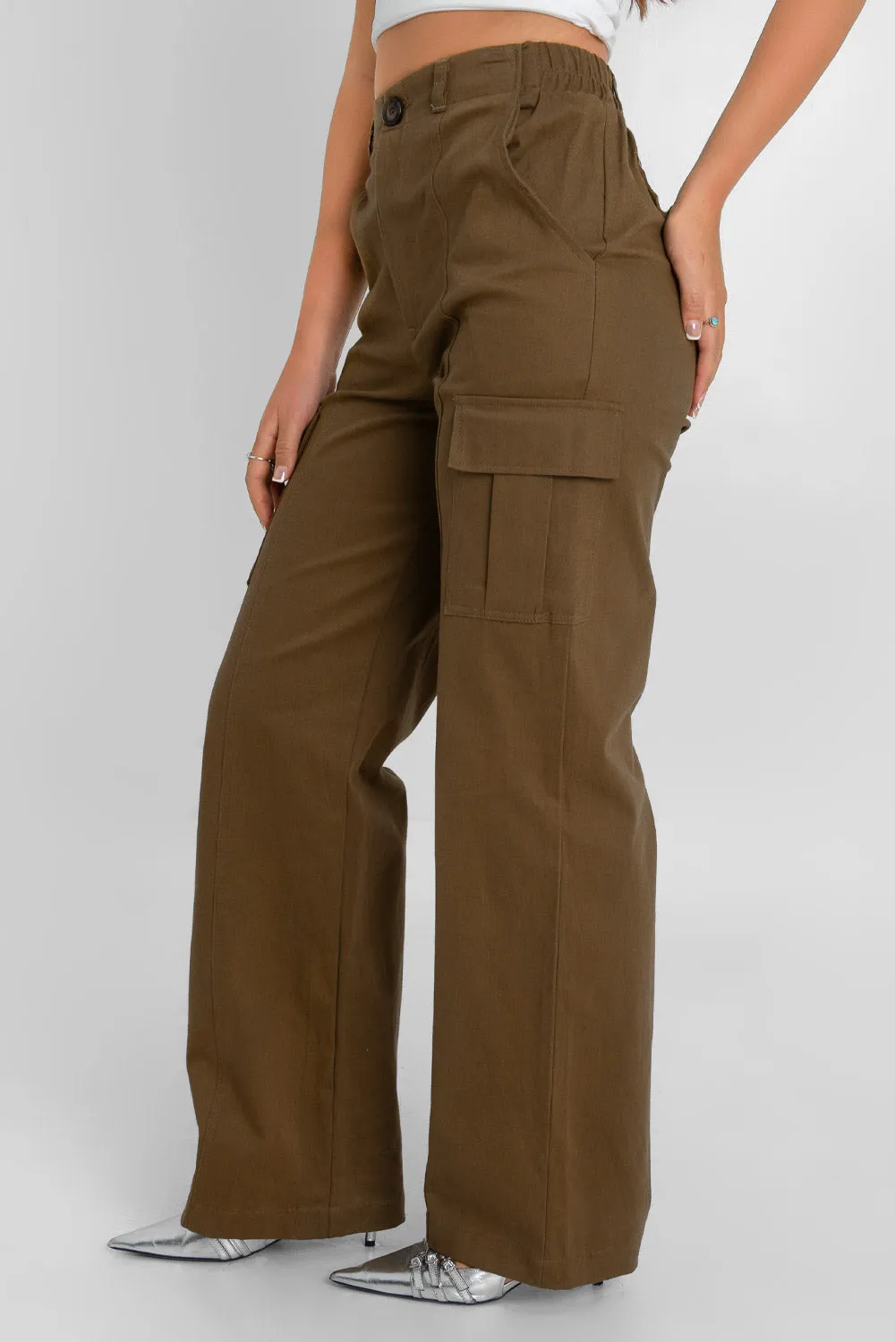 Pantalón cargo de fit wide leg con raya
