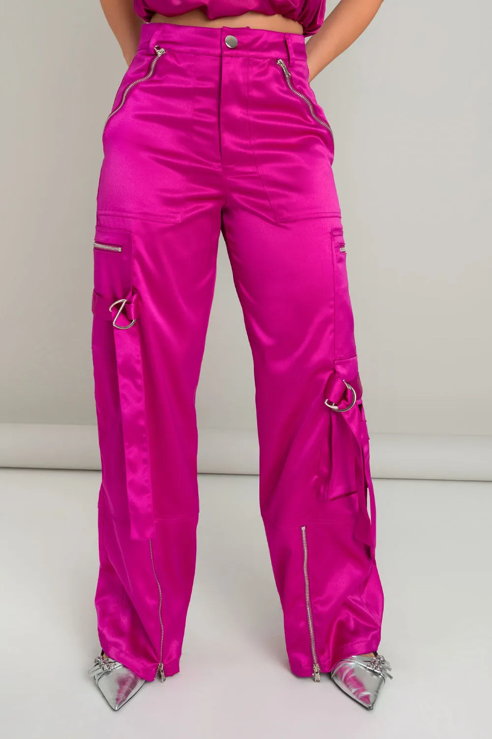 Pantalón cargo satinado fit wide leg