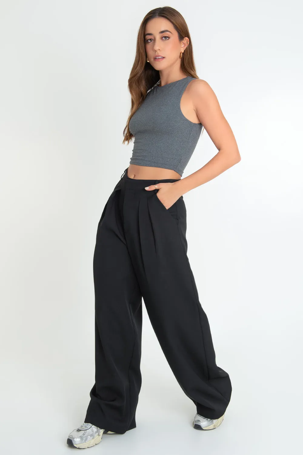 Pantalón con pinzas frontales wide leg fit