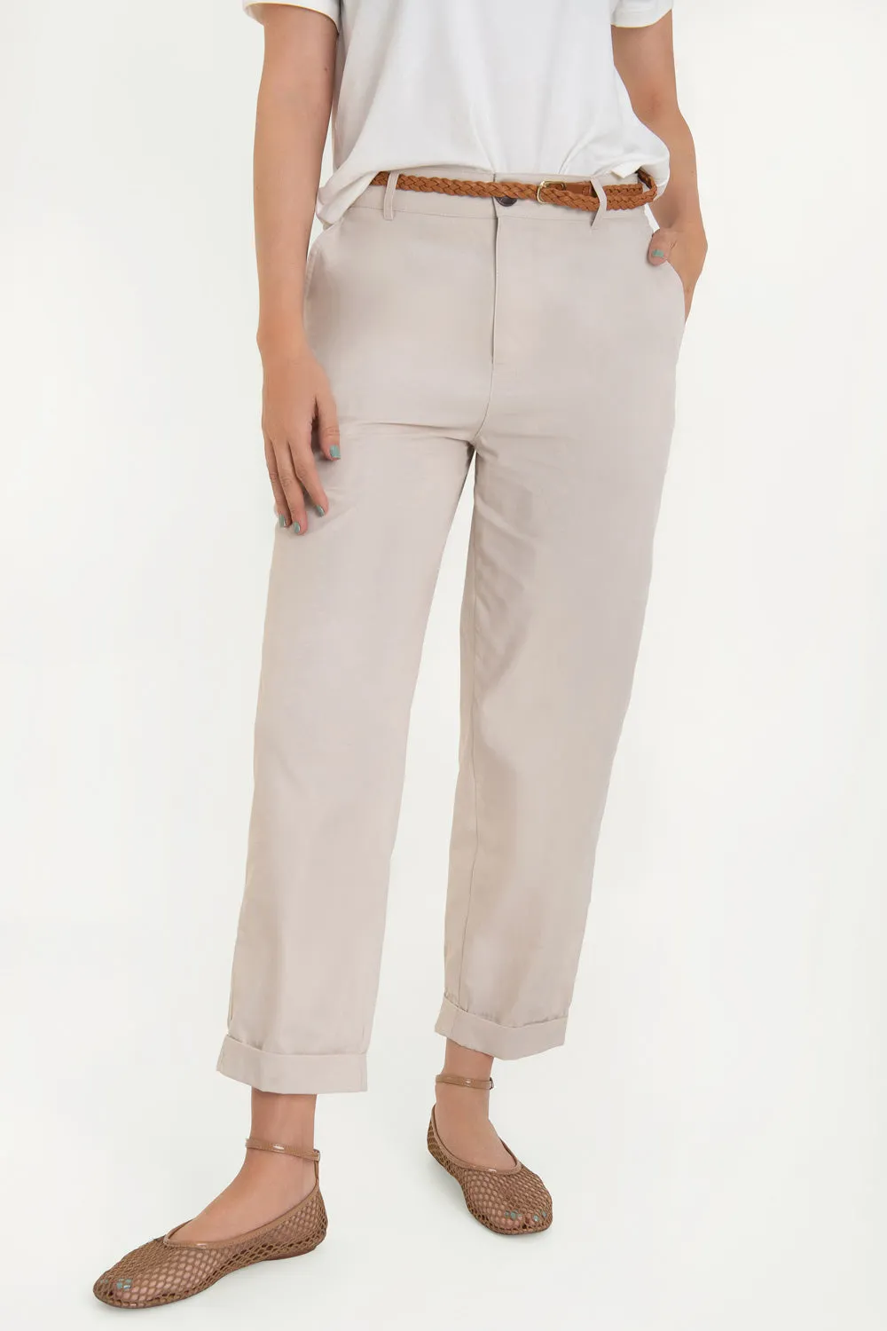 Pantalón cropped de fit recto con cinturón contraste