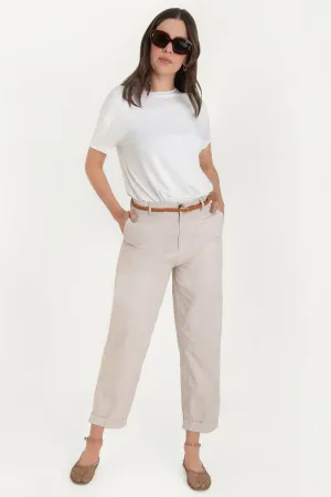 Pantalón cropped de fit recto con cinturón contraste