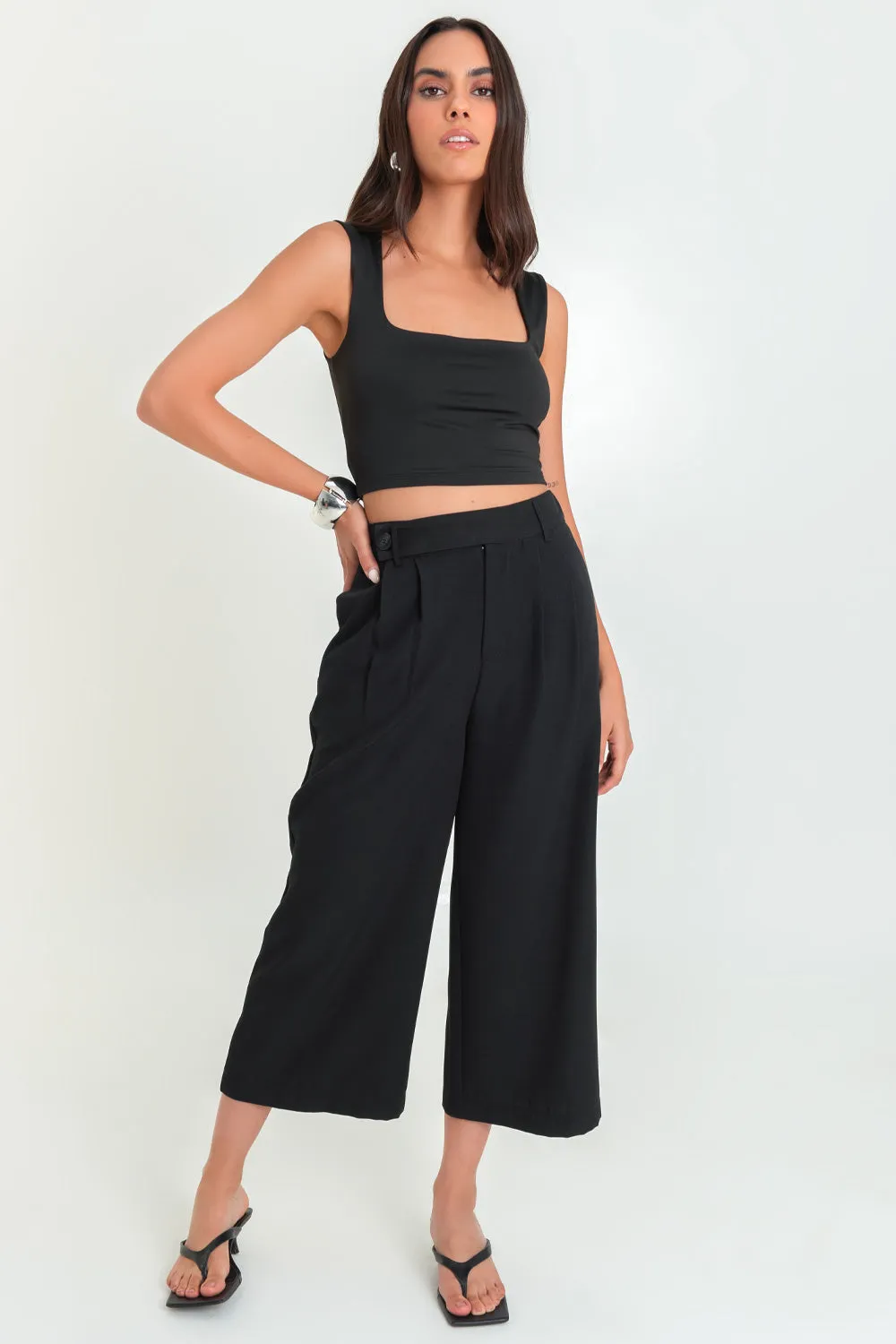 Pantalón culotte con pinzas frontales