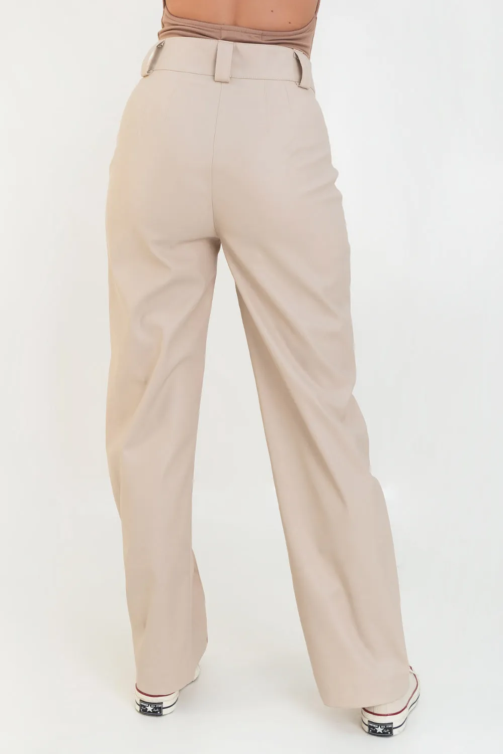 Pantalón de efecto piel fit wide leg con raya