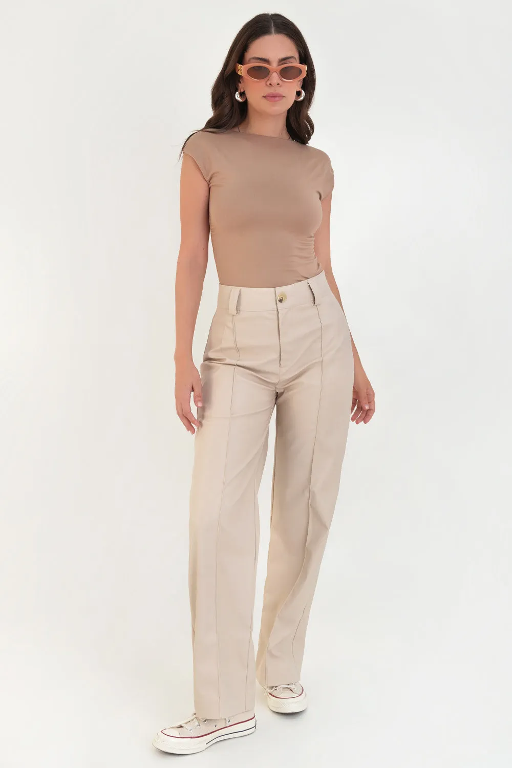 Pantalón de efecto piel fit wide leg con raya