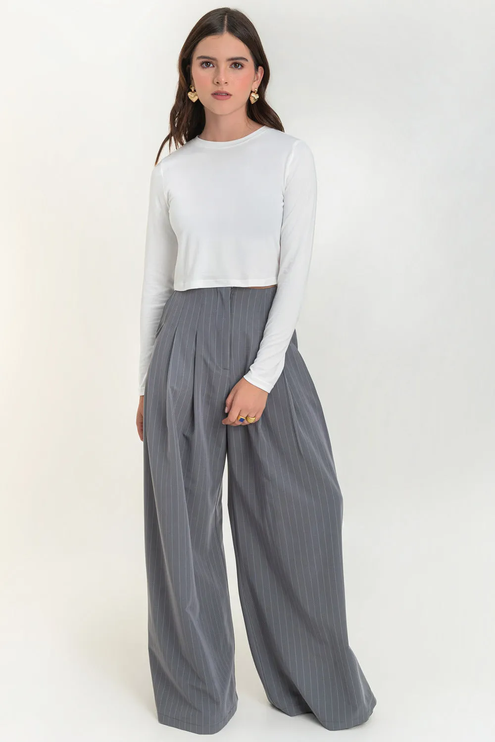 Pantalón fit palazzo de rayas con pinzas