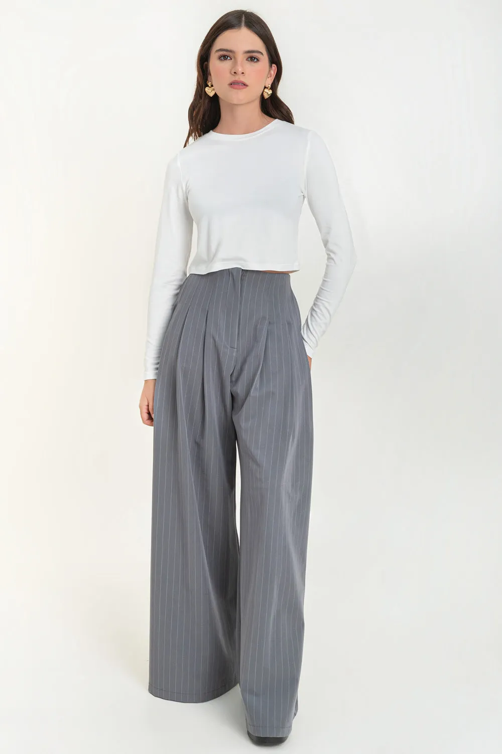 Pantalón fit palazzo de rayas con pinzas