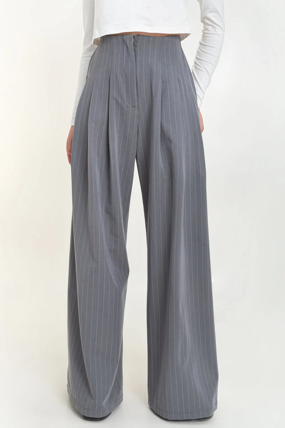 Pantalón fit palazzo de rayas con pinzas