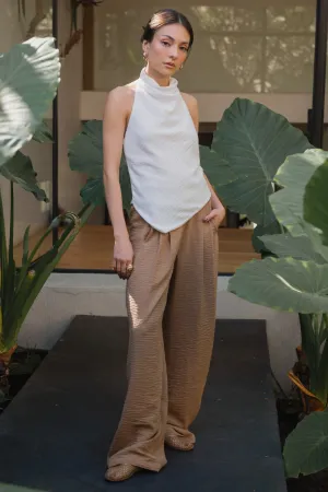 Pantalón fluido de fit recto con pinzas frontales