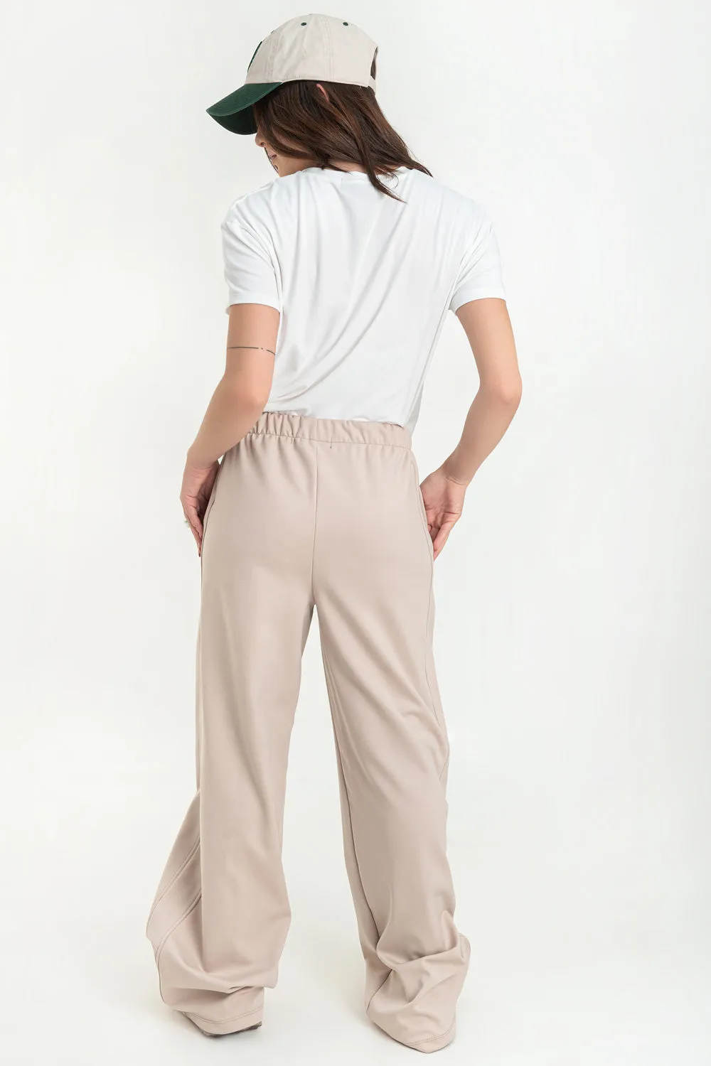 Pantalón fluido fit flare con raya