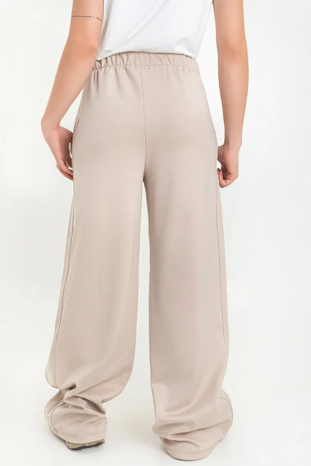 Pantalón fluido fit flare con raya