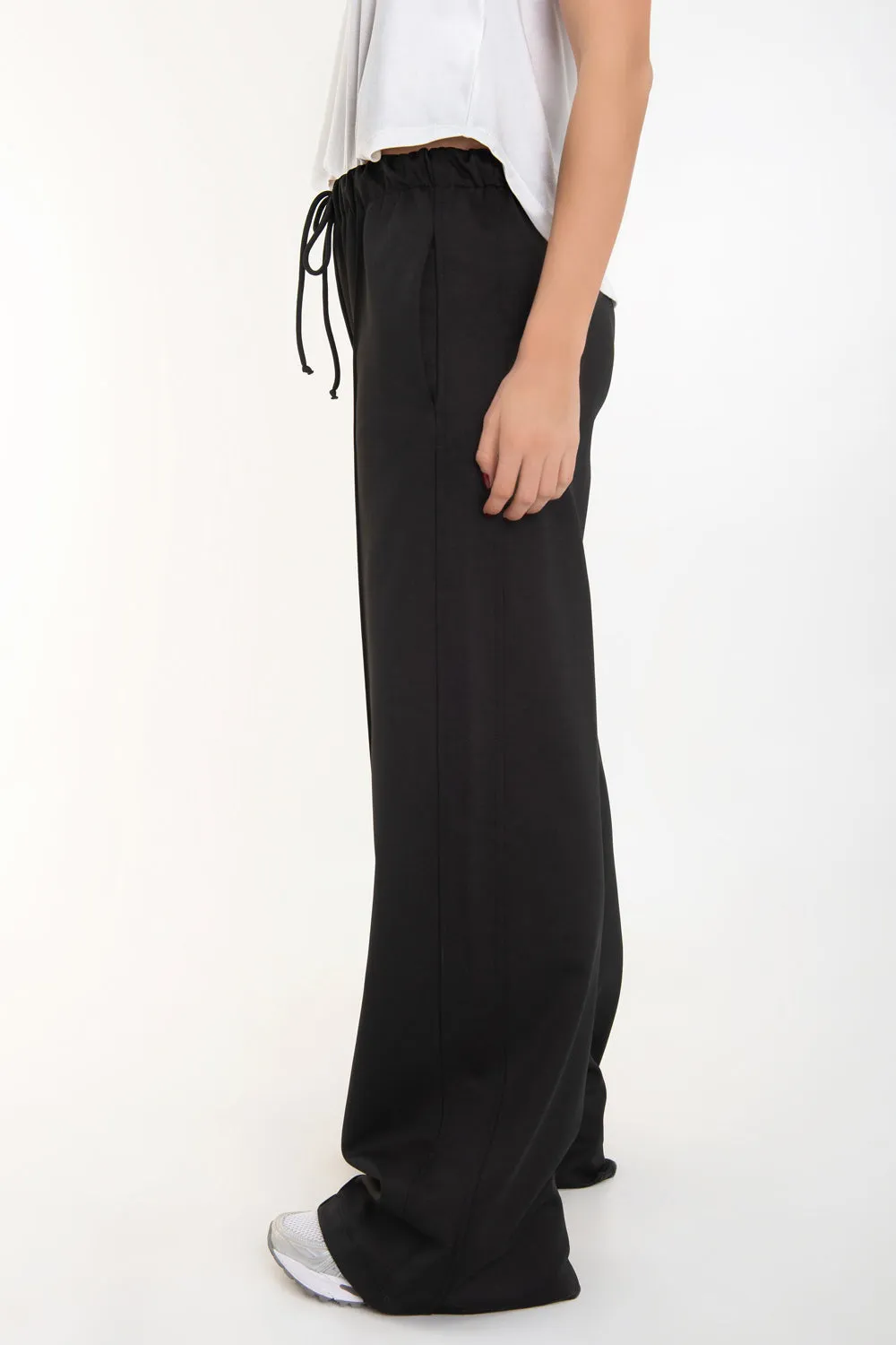 Pantalón fluido fit flare con raya