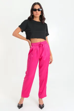 Pantalón jogger satinado recto con pinzas