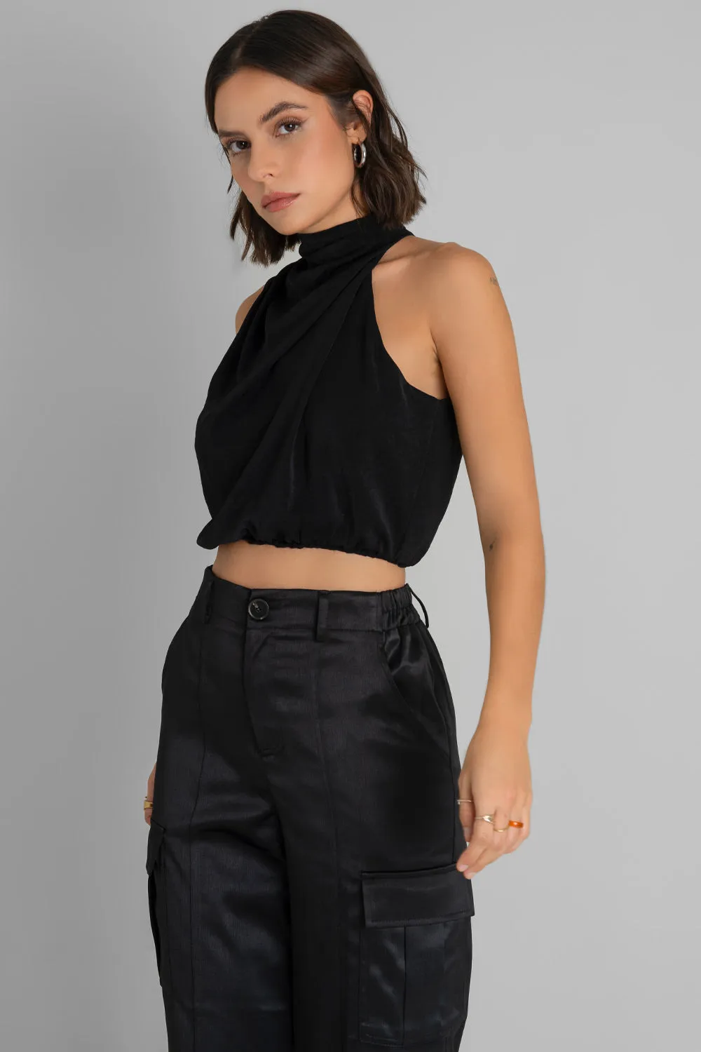 Pantalón satinado cargo wide leg fit