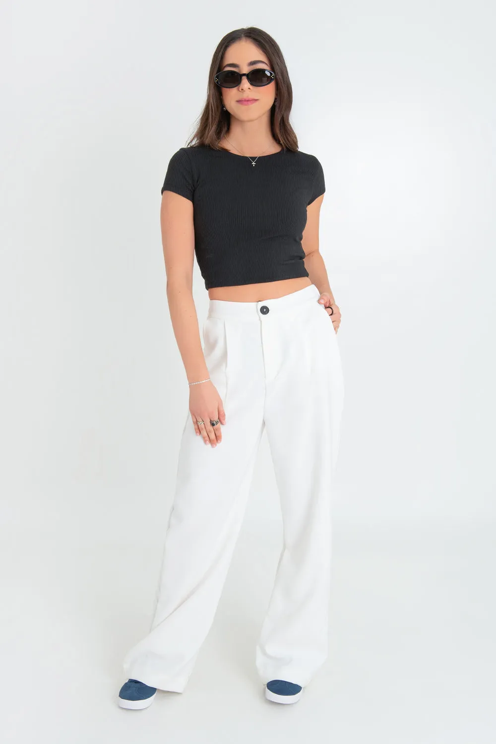 Pantalón wide leg botón contraste con pinzas
