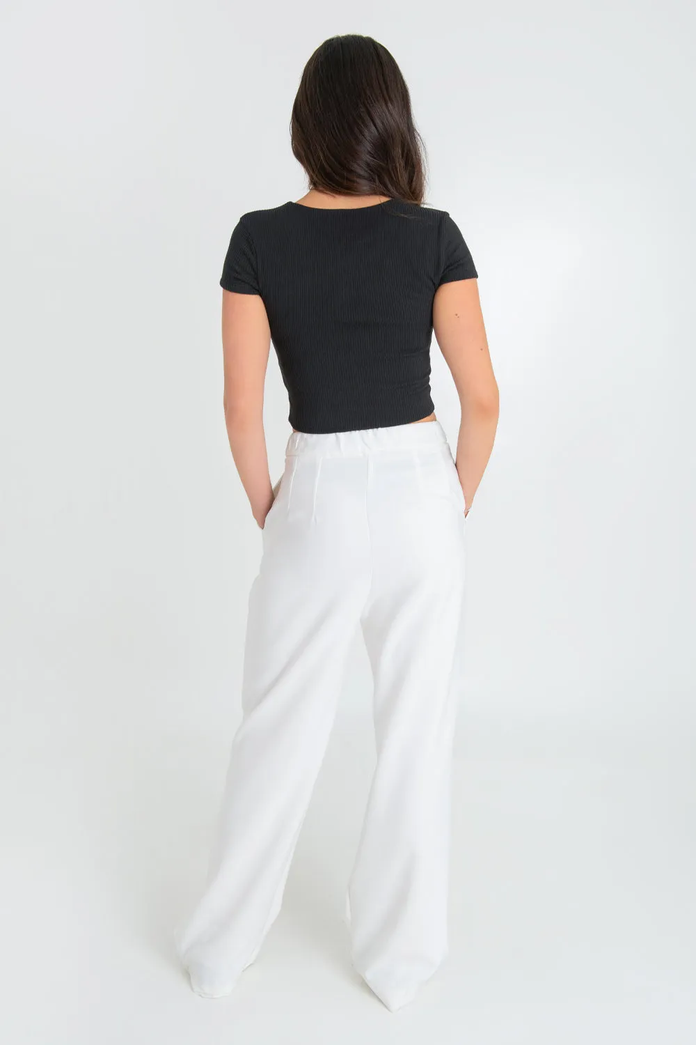 Pantalón wide leg botón contraste con pinzas