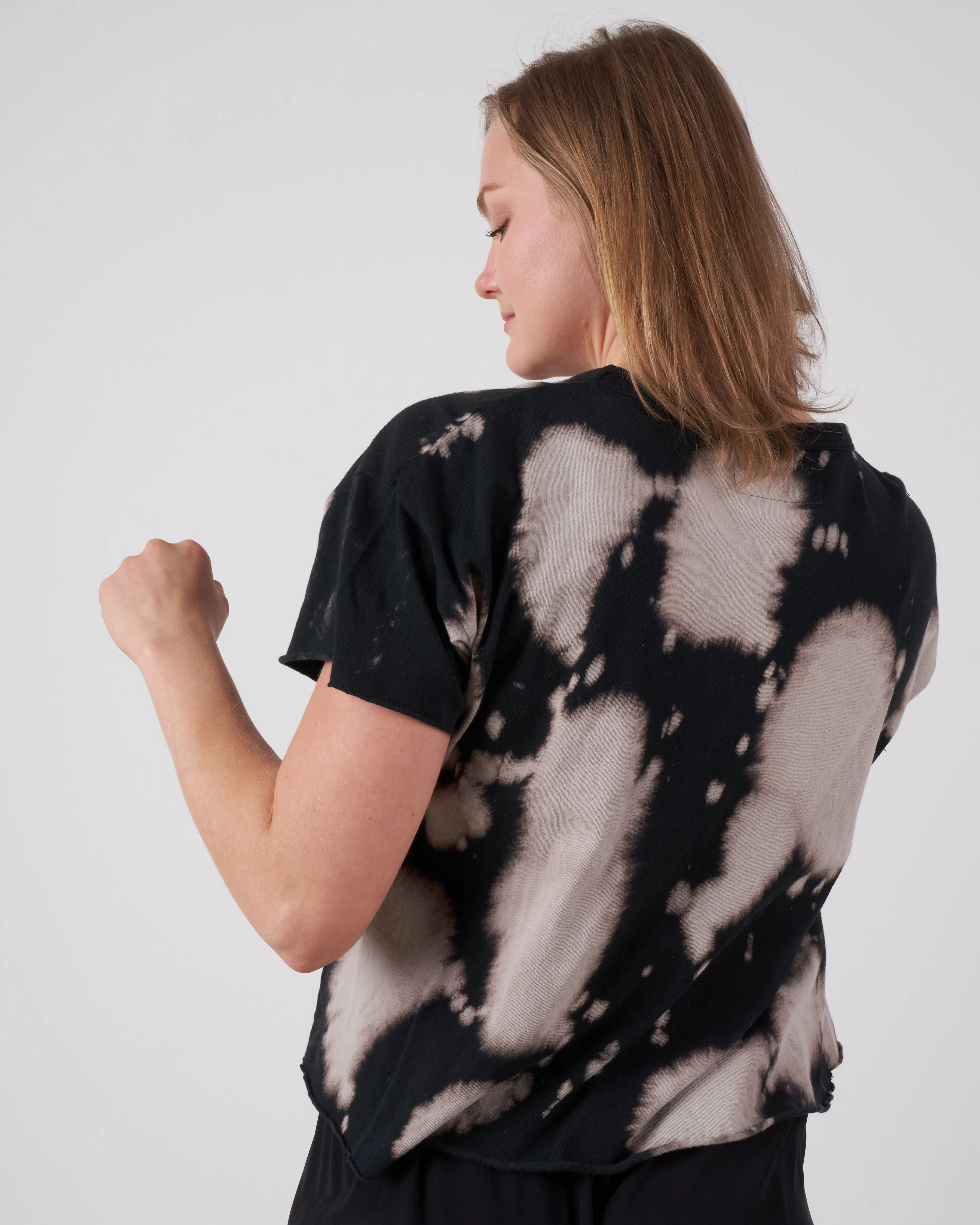 the crop tee - black cloud wash