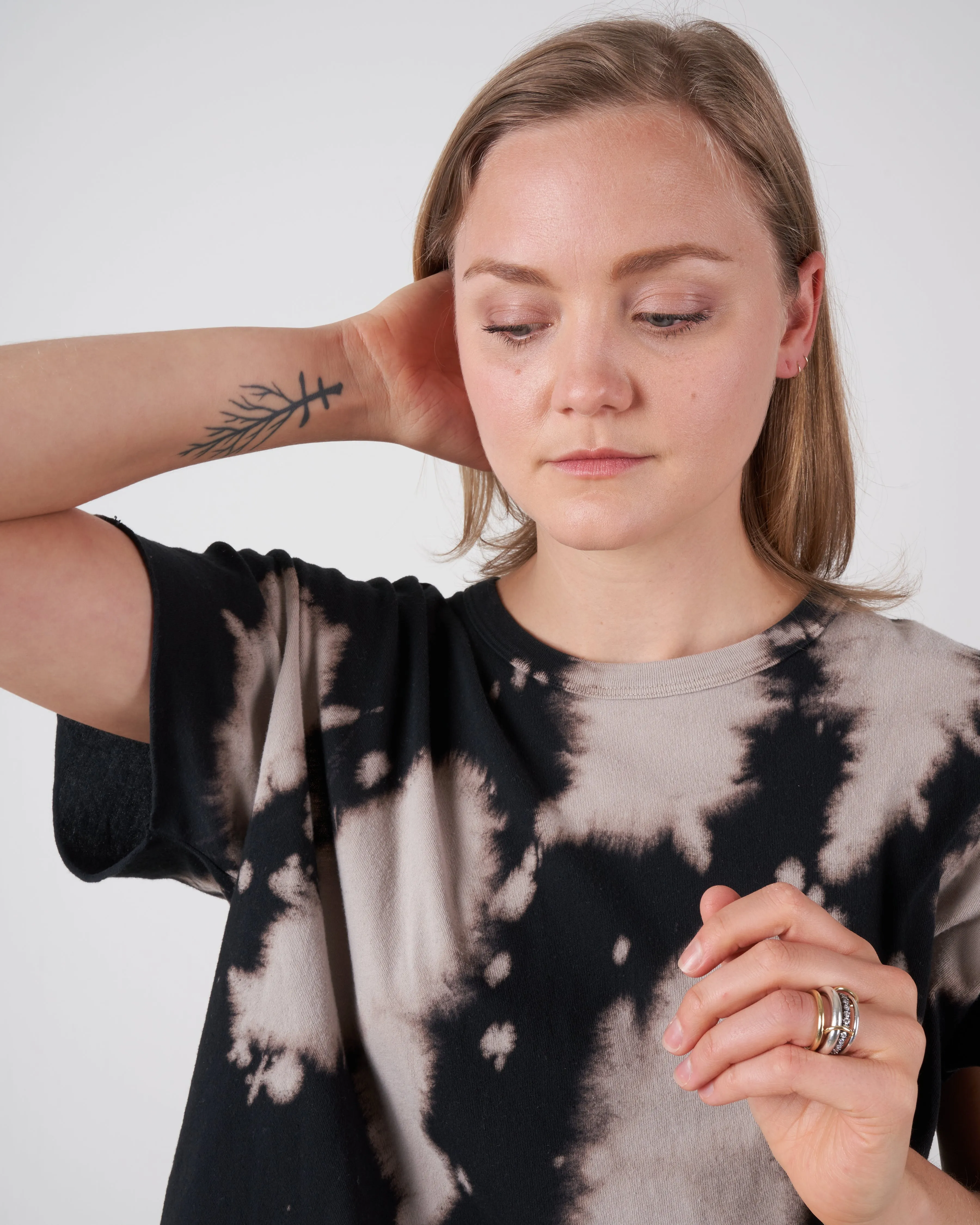 the crop tee - black cloud wash