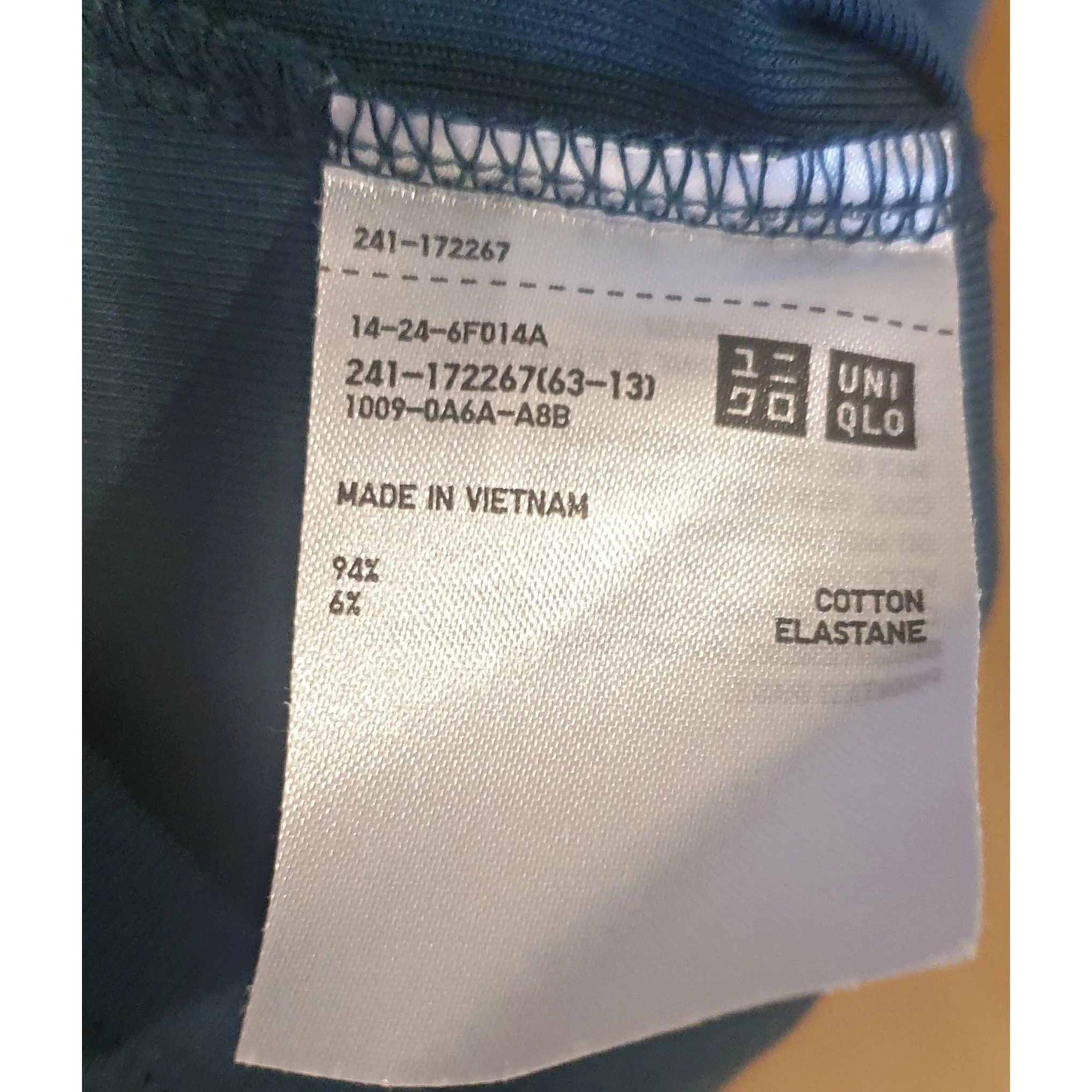 Uniqlo green long sleeve top size XL (best fits 14)