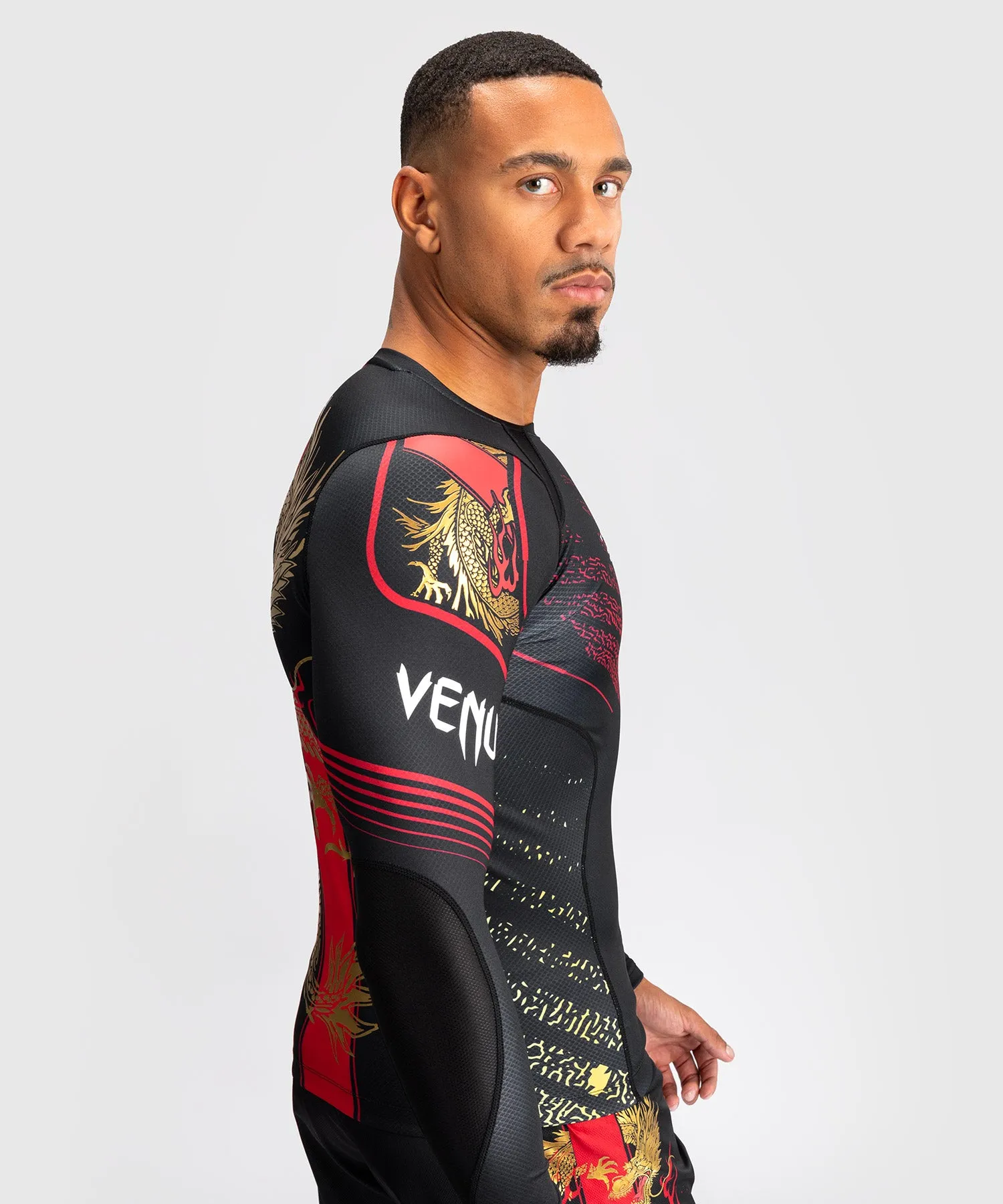 Venum x TEKKEN 8 - Marshall Law Rashguard - Schwarz/Rot/Gold