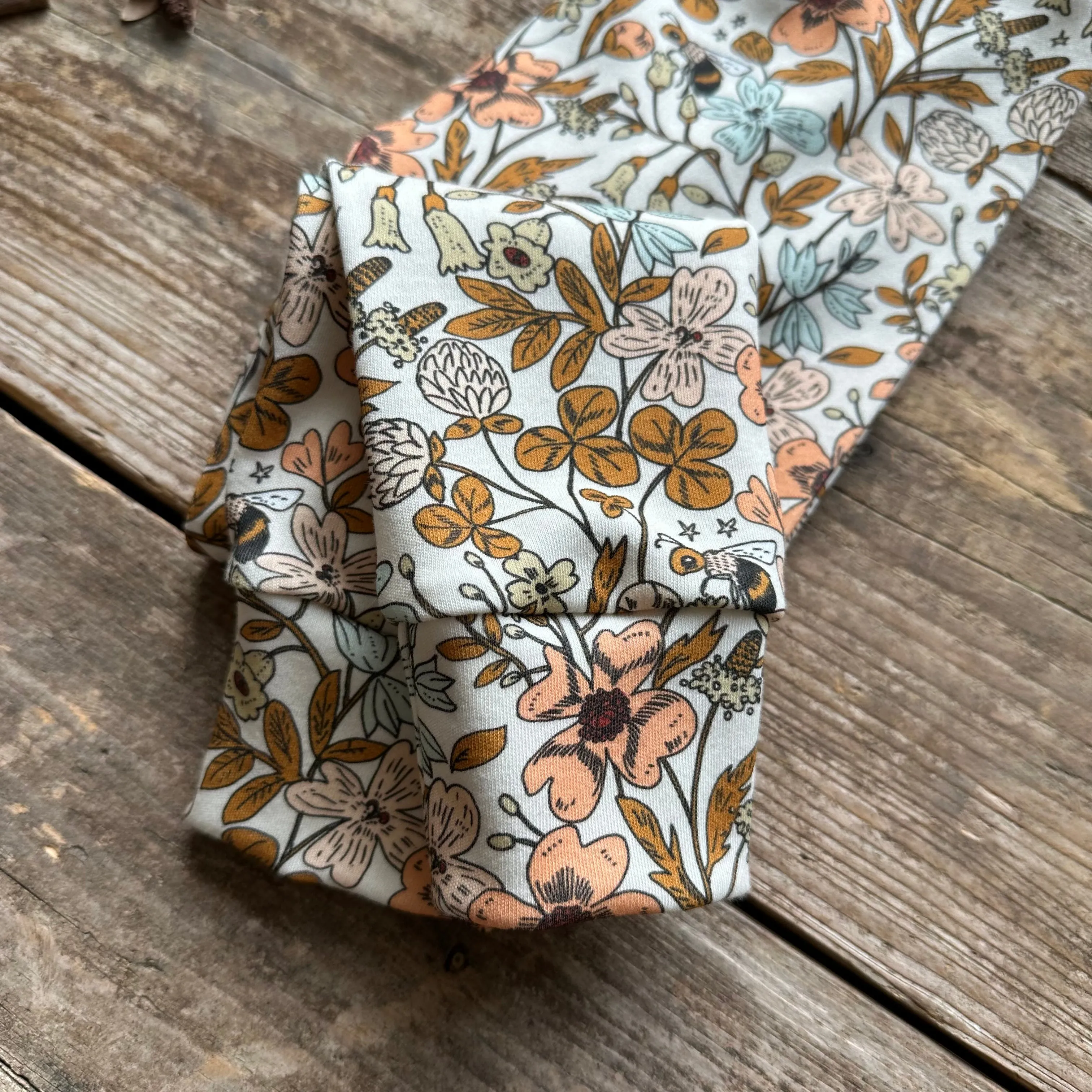 Wild Bee Slim Leggings | Ready To Post