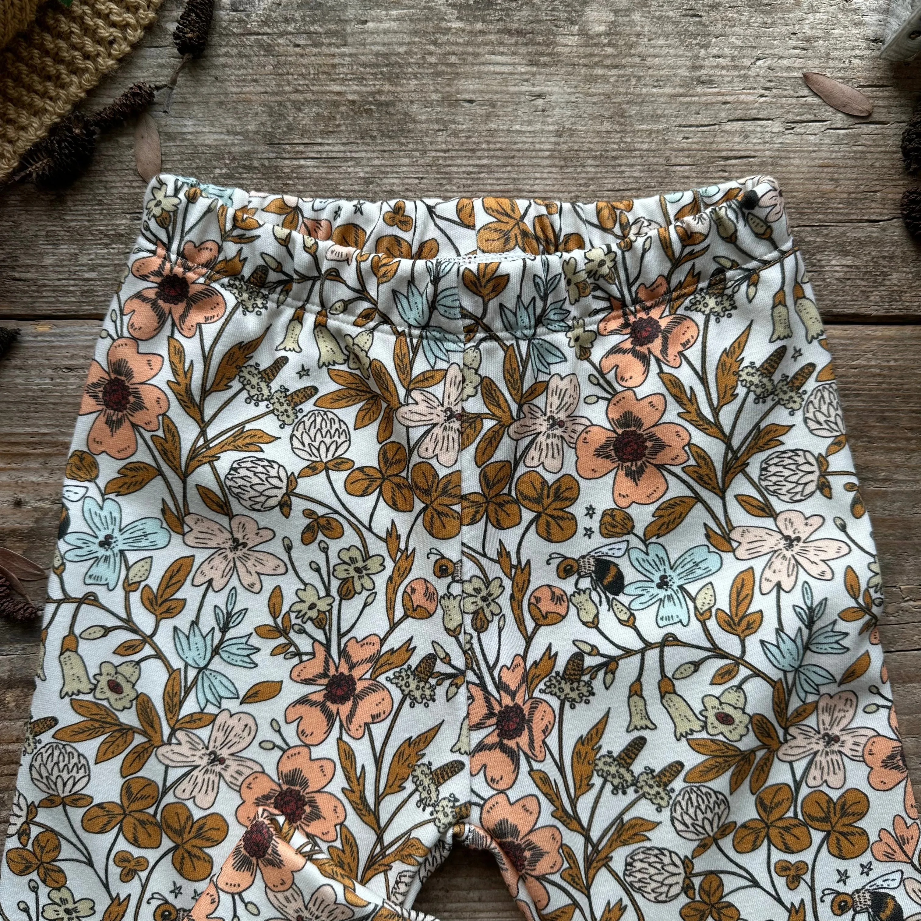 Wild Bee Slim Leggings | Ready To Post