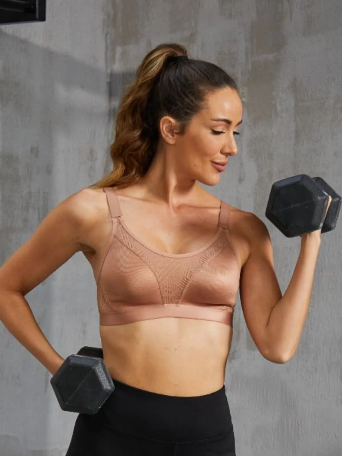 Wireless Full Coverage Workout Bra No Padded Plus Size Cross Back Exercise Sports Bra Milk Coffee